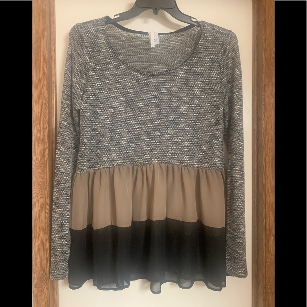 Womens tunic top with ruffled layers size XL